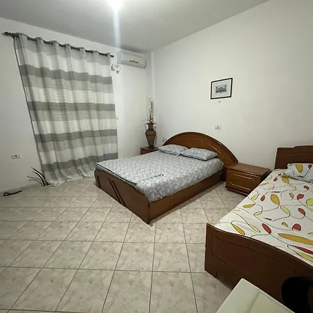 Guest House Ksamil بيت ضيافة *